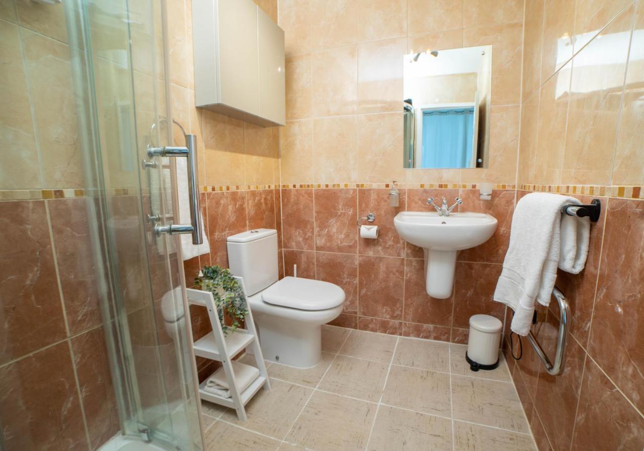 Vibrant City Centre - King Bed, Entire Apartment Cambridge  Bagian luar foto