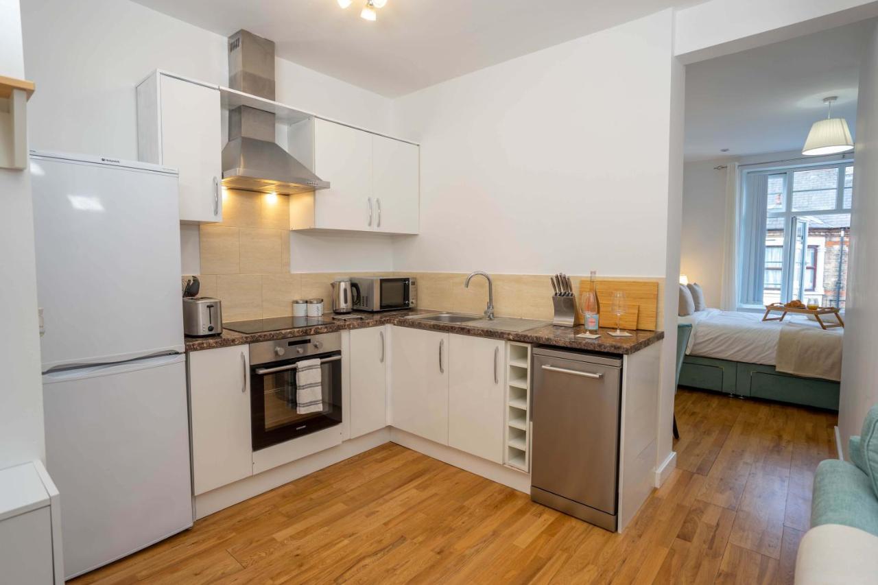 Vibrant City Centre - King Bed, Entire Apartment Cambridge  Bagian luar foto